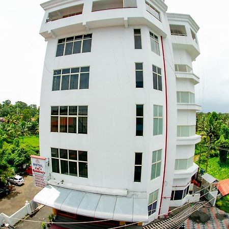 Lals Residency Adur Exterior photo