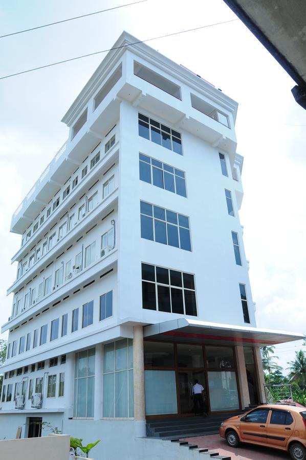 Lals Residency Adur Exterior photo